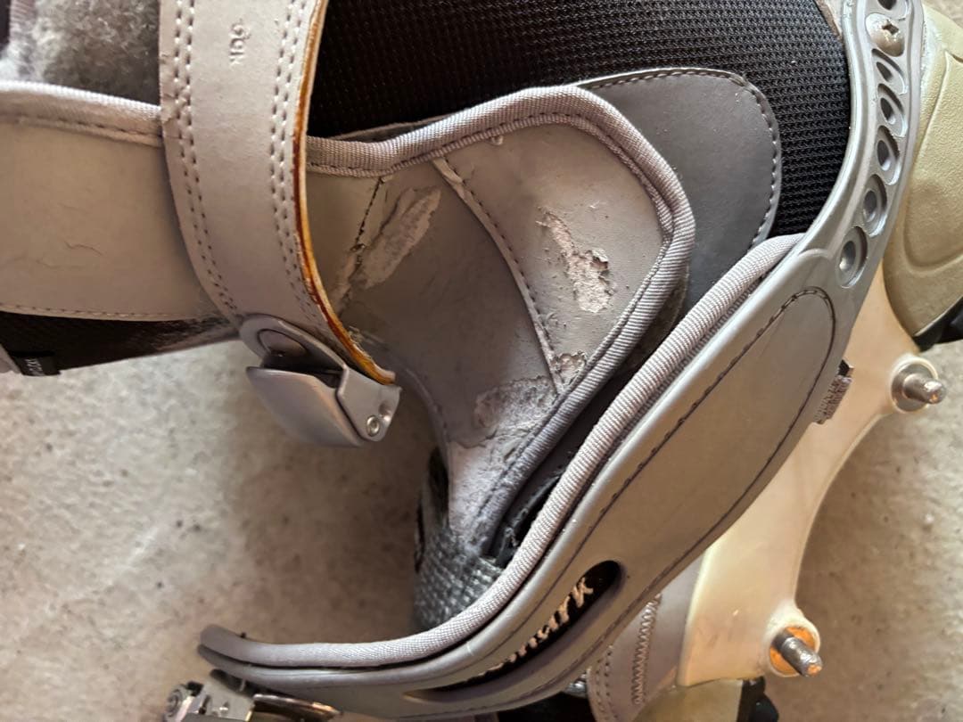 スノーボードブーツ　キスマーク