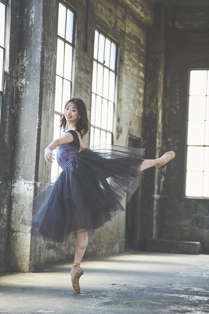 stina / type H half sleeve / little tulip black