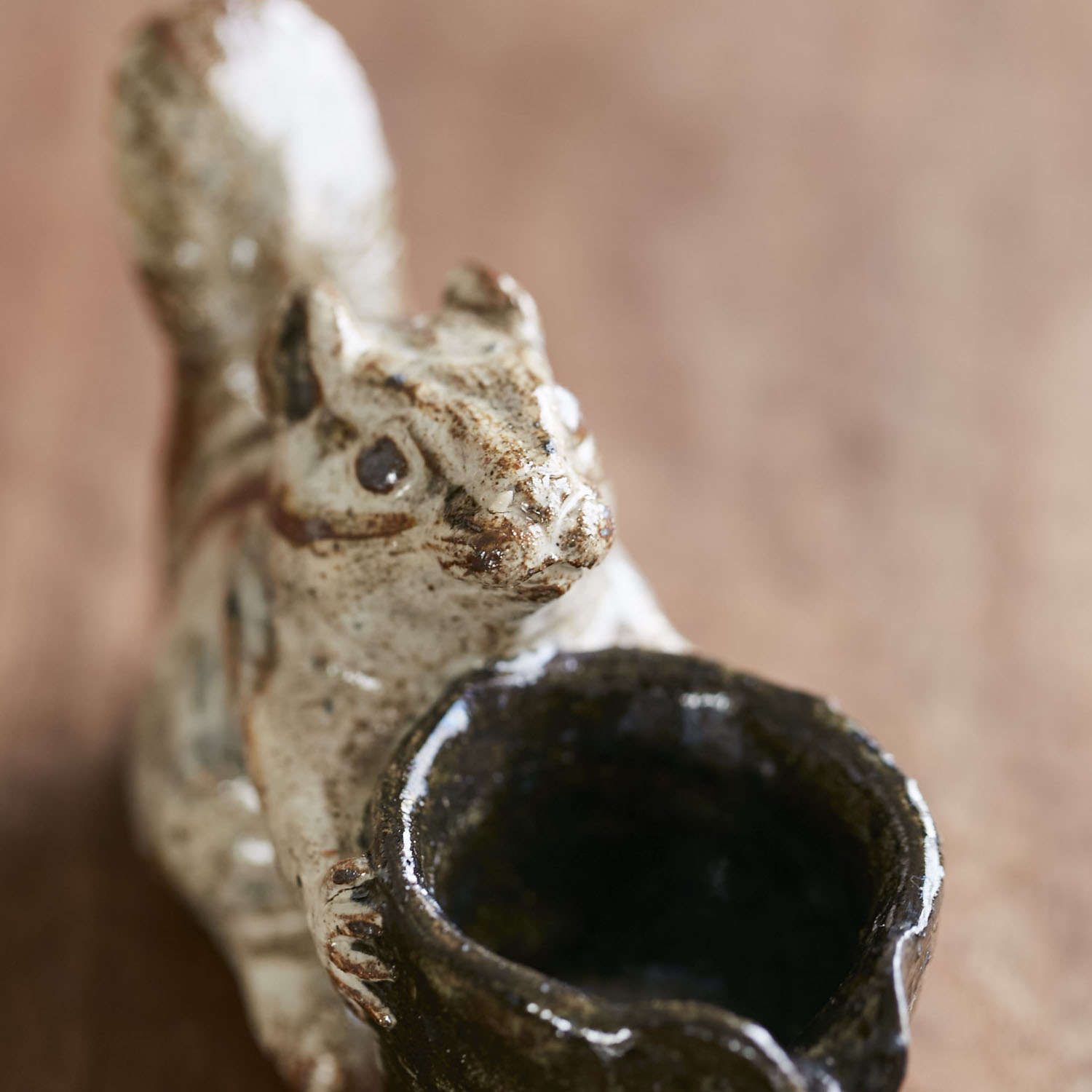 小杉窯/「どーぞ」のリス ミルクピッチャー -つぶらな瞳で見上げて